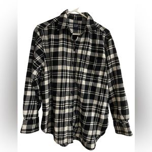 Preowned, Women’s Relaxed Plaid Flannel Easy Shirt, can wear tucked or untucked